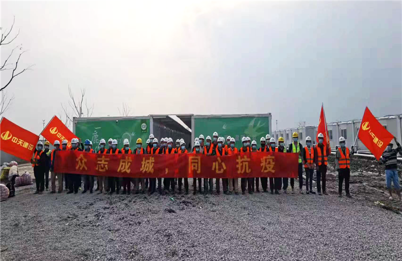 4月5日－18日，EBpay三建奉贤龙湖天街、朝阳广场等5个项目先后集结203名施工人员参与了4个方舱医院的建设、改造工程。